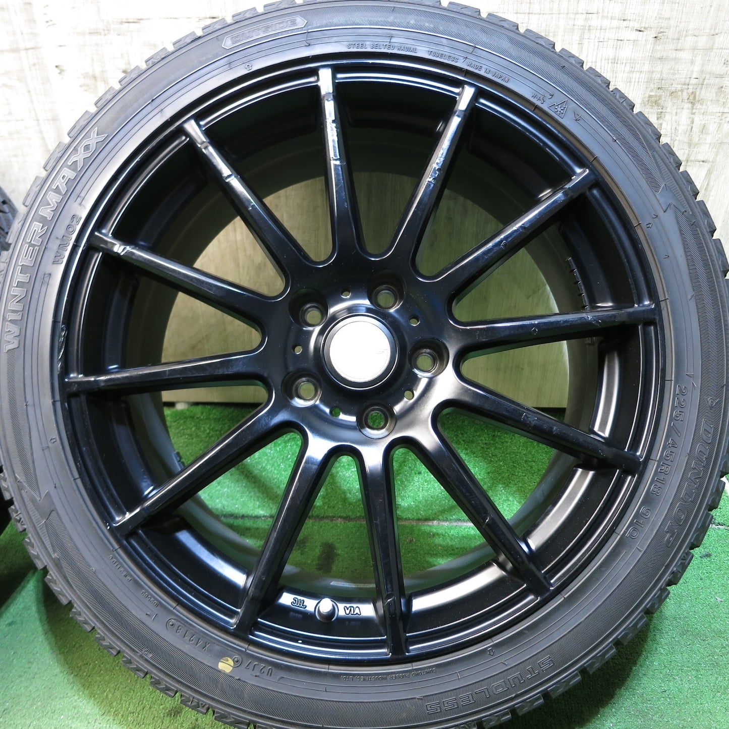 [送料無料]バリ溝！キレイ！9分★スタッドレス 225/45R18 ダンロップ ウインターマックス WM02 AXEL S アクセル 18インチ PCD114.3/5H★3051210Hス