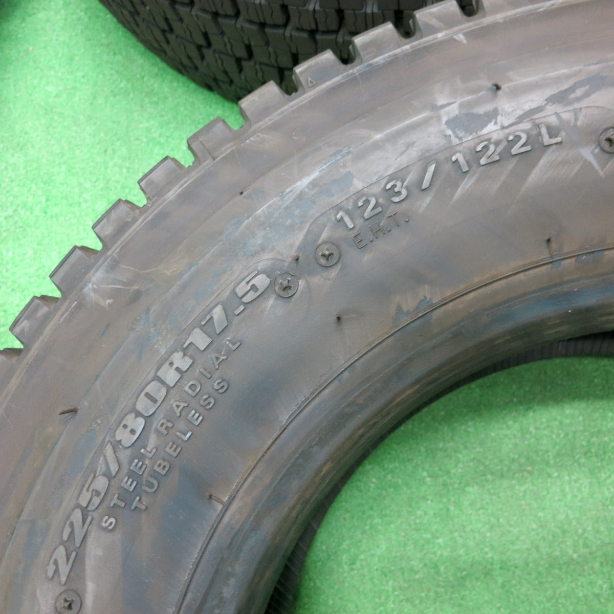 *送料無料*バリ溝！22年！8.5分★トラック タイヤ 225/80R17.5 123/122L ダンロップ デクテス SP001 17.5インチ★3110204KKスタ