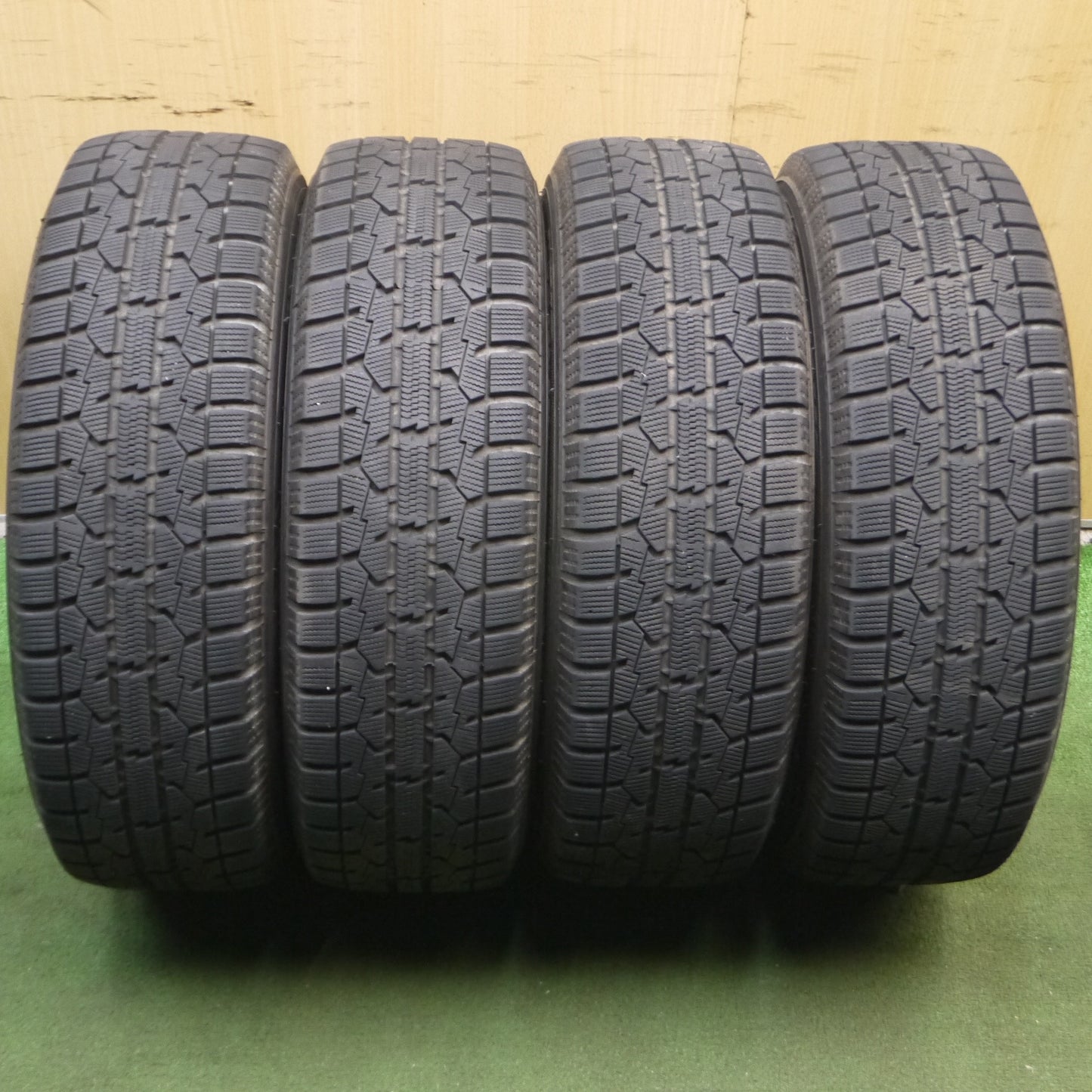 *送料無料*バリ溝！キレイ！9.5分★スタッドレス 185/65R15 トーヨー オブザーブ ガリット GIZ VELVA SPORT ヴェルヴァ 15インチ PCD100/4H★3102803KAス