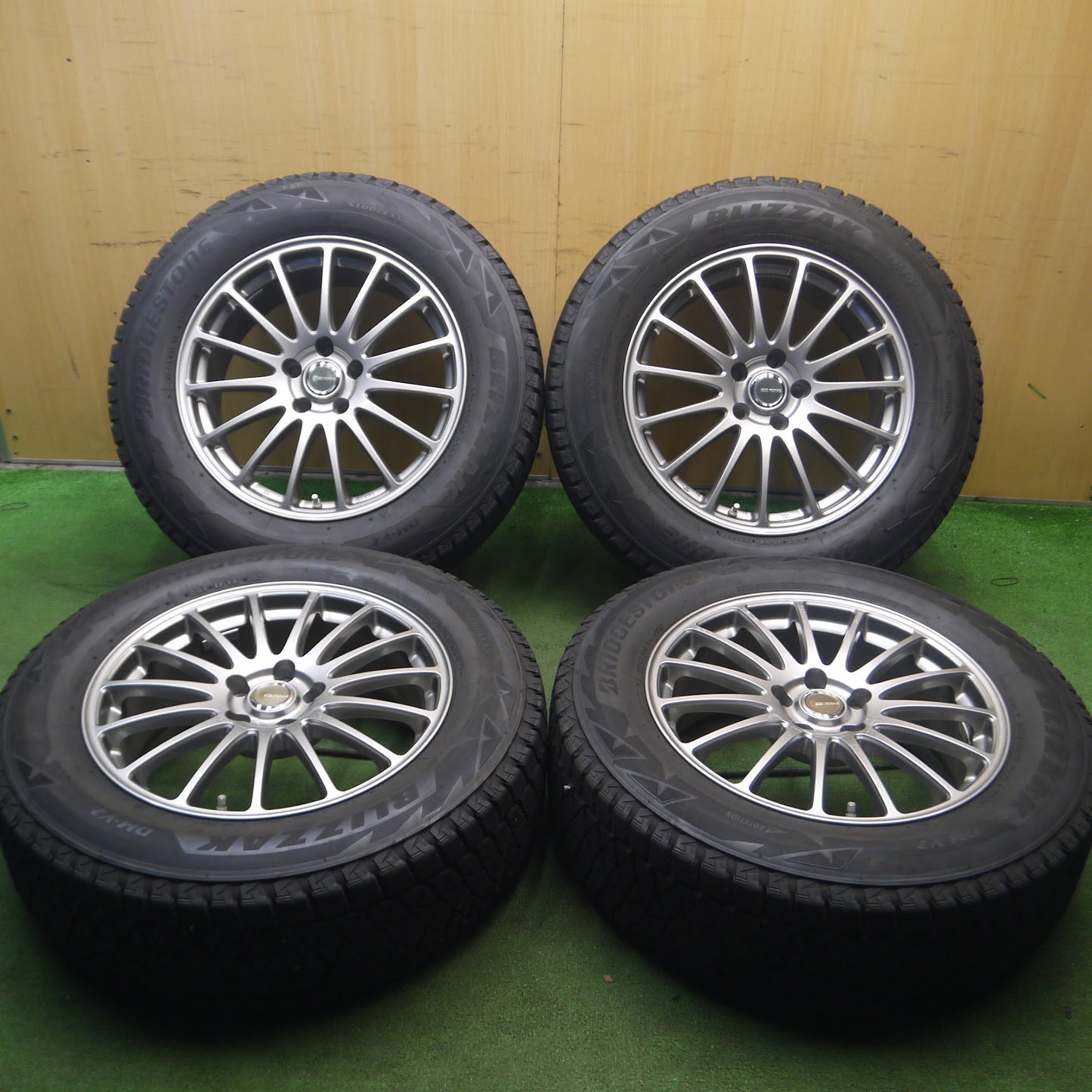 [送料無料]バリ溝！キレイ！8.5分★スタッドレス 235/65R18 ブリヂストン ブリザック DM-V2 ECO FORME エコフォルム 18インチ PCD114.3/5H★3100303Hス