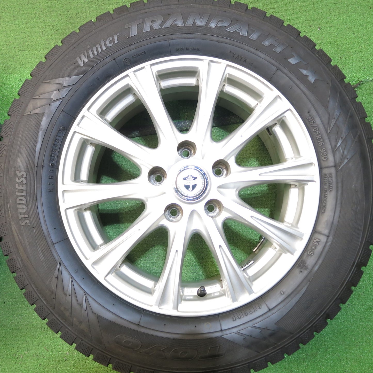 [送料無料]バリ溝！19年！キレイ！ほぼ10分★スタッドレス 215/65R16 トーヨー トランパス TX JOKER ジョーカー 16インチ PCD114.3/5H★3061313Hス