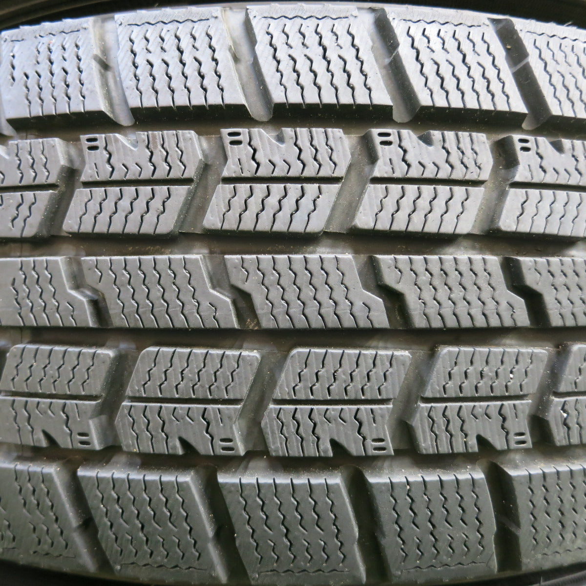 *送料無料*バリ溝！19年！キレイ！9.5分以上★スタッドレス 185/65R15 グッドイヤー アイスナビ7 ravrion ラブリオン 15インチ PCD100 114.3/5H マルチ★3121309イス