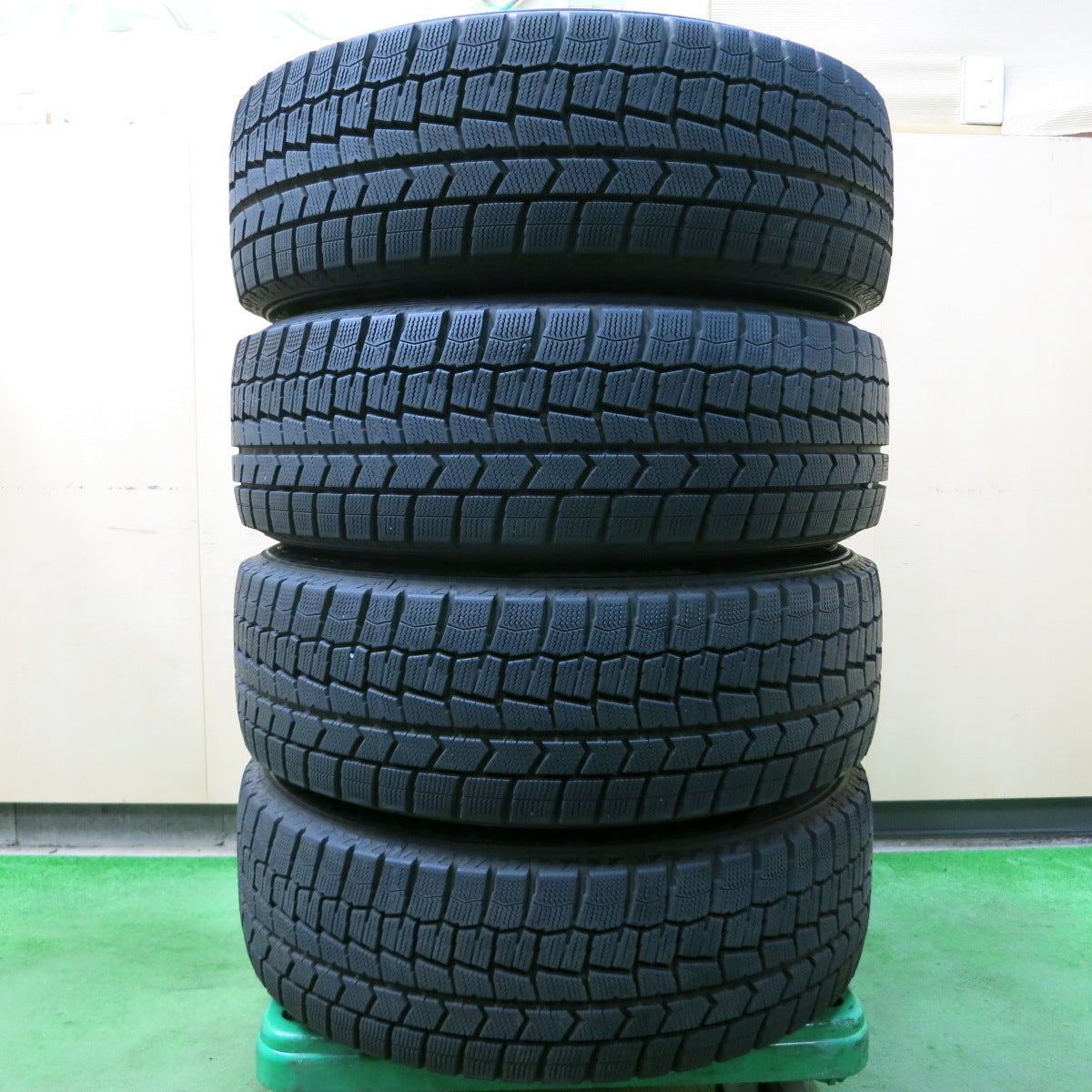 *送料無料*バリ溝！キレイ！9.5分★プジョー 等 OZ KBA47662 215/60R17 スタッドレス ダンロップ ウインターマックス WM02 17インチ PCD108/4H★3102111イス