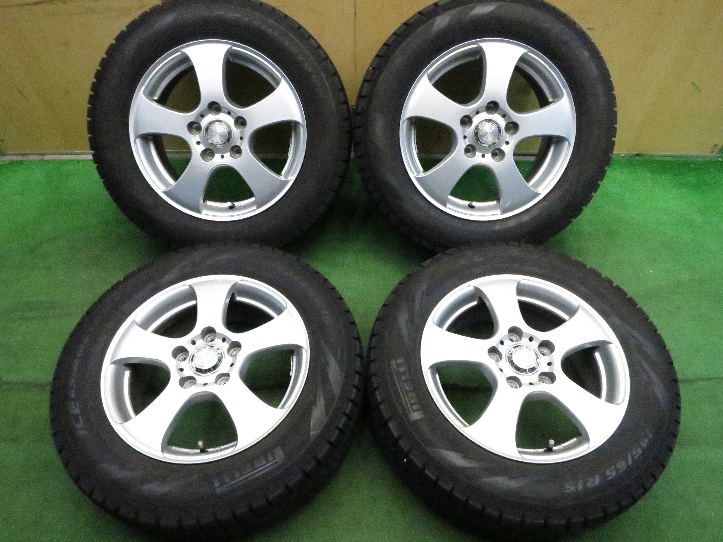 [送料無料]バリ溝！21年！綺麗！ほぼ10分★スタッドレス 195/65R15 ピレリ アイスアシンメトリコ プラス AIRGRET 社外 アルミ  15インチ PCD114.3/5H★3012306Hス