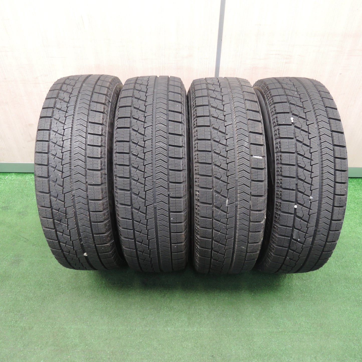 *送料無料*超バリ溝！キレイ！ほぼ10分★スタッドレス 205/65R16 ブリヂストン ブリザック VRX ECO FORME エコフォルム 16インチ PCD114.3/5H★3120401TNス