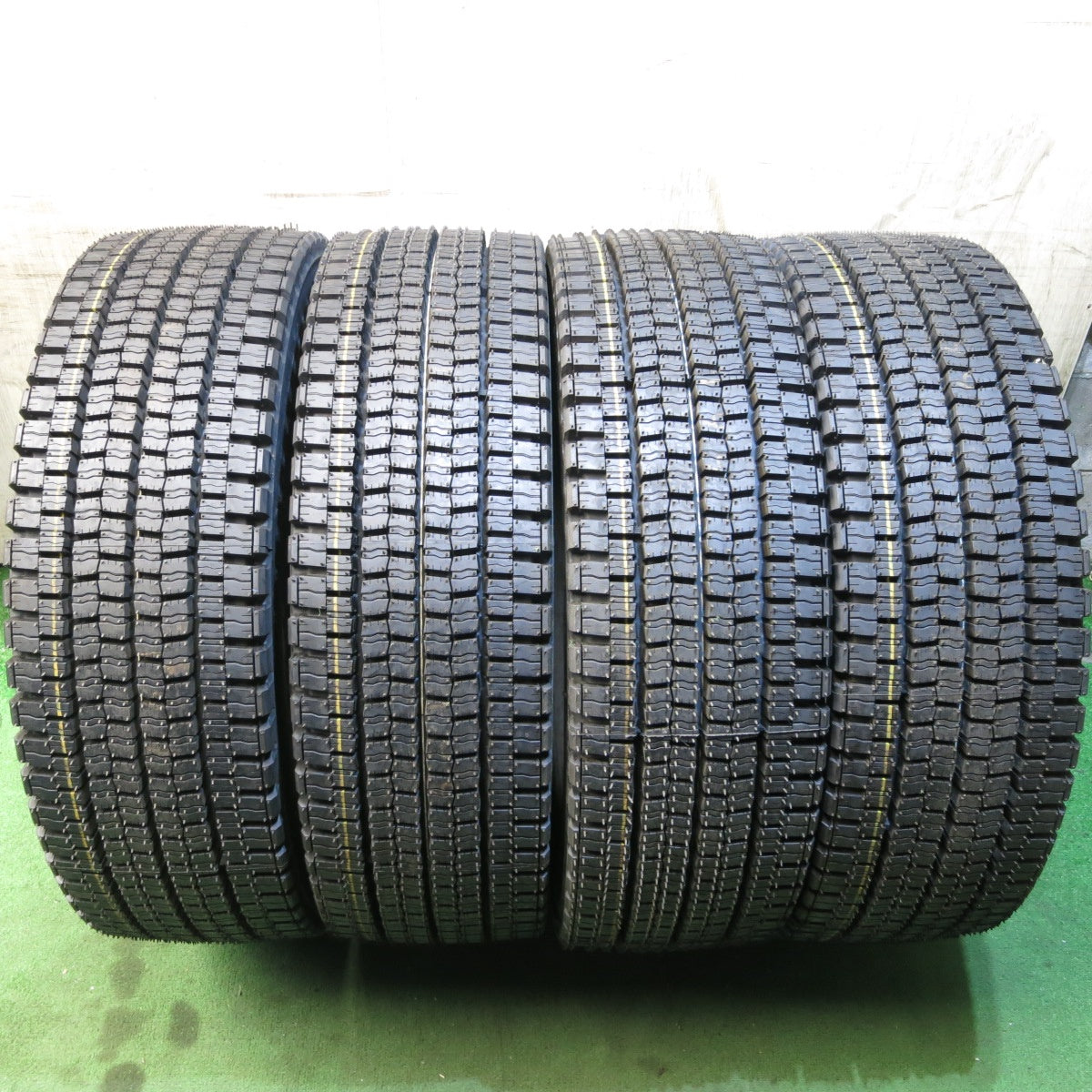 *送料無料* 未使用！21年★トラック タイヤ 245/70R19.5 136/134J スタッドレス ダンロップ デクテス SP001 19.5インチ★4021002クスタ