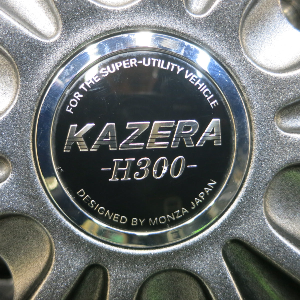 *送料無料*キレイ★ハイエース 等 195/80R15 スタッドレス ブリヂストン ブリザック DM-V2 KAZERA -H300- 15インチ PCD139.7/6H★3102005イス