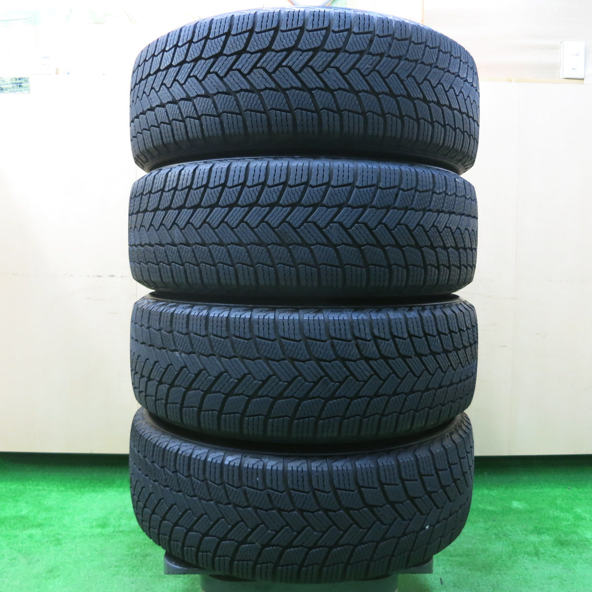 *送料無料*バリ溝！22年！キレイ！9.5分以上★スタッドレス 225/55R17 ミシュラン X-ICE SNOW EUROMAGIC BLEST 17インチ PCD114.3/5H★3111501イス