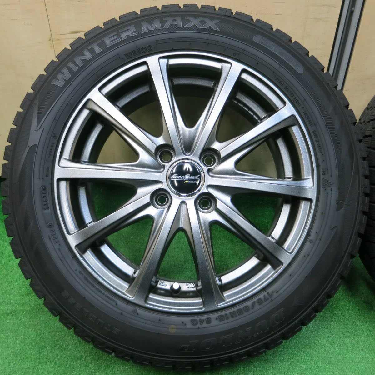 [送料無料]バリ溝！20年！綺麗！9.5分★スタッドレス 175/65R15 ダンロップ ウインターマックス WM02 EuroSpeed MANARAY SPORT 15インチ PCD100/4H★3112401イス