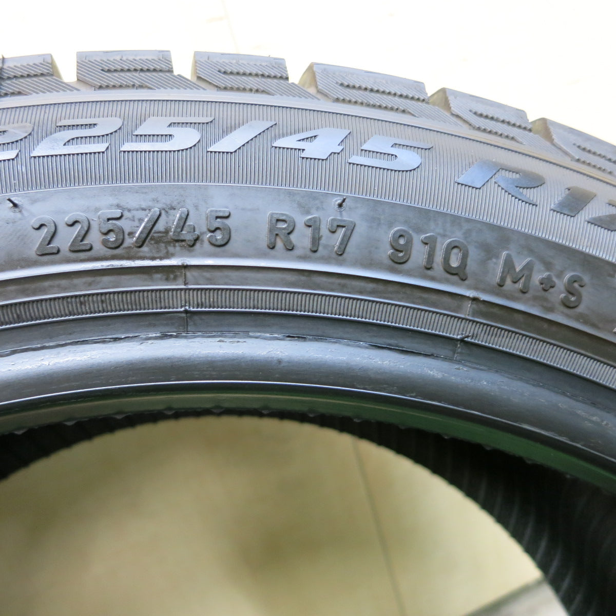 *送料無料*ほぼ未使用！21年！超バリ溝★スタッドレス 225/45R17 ピレリ アイスアシンメトリコ プラス タイヤ 17インチ BMW ワーゲン  等★3103108イスタ