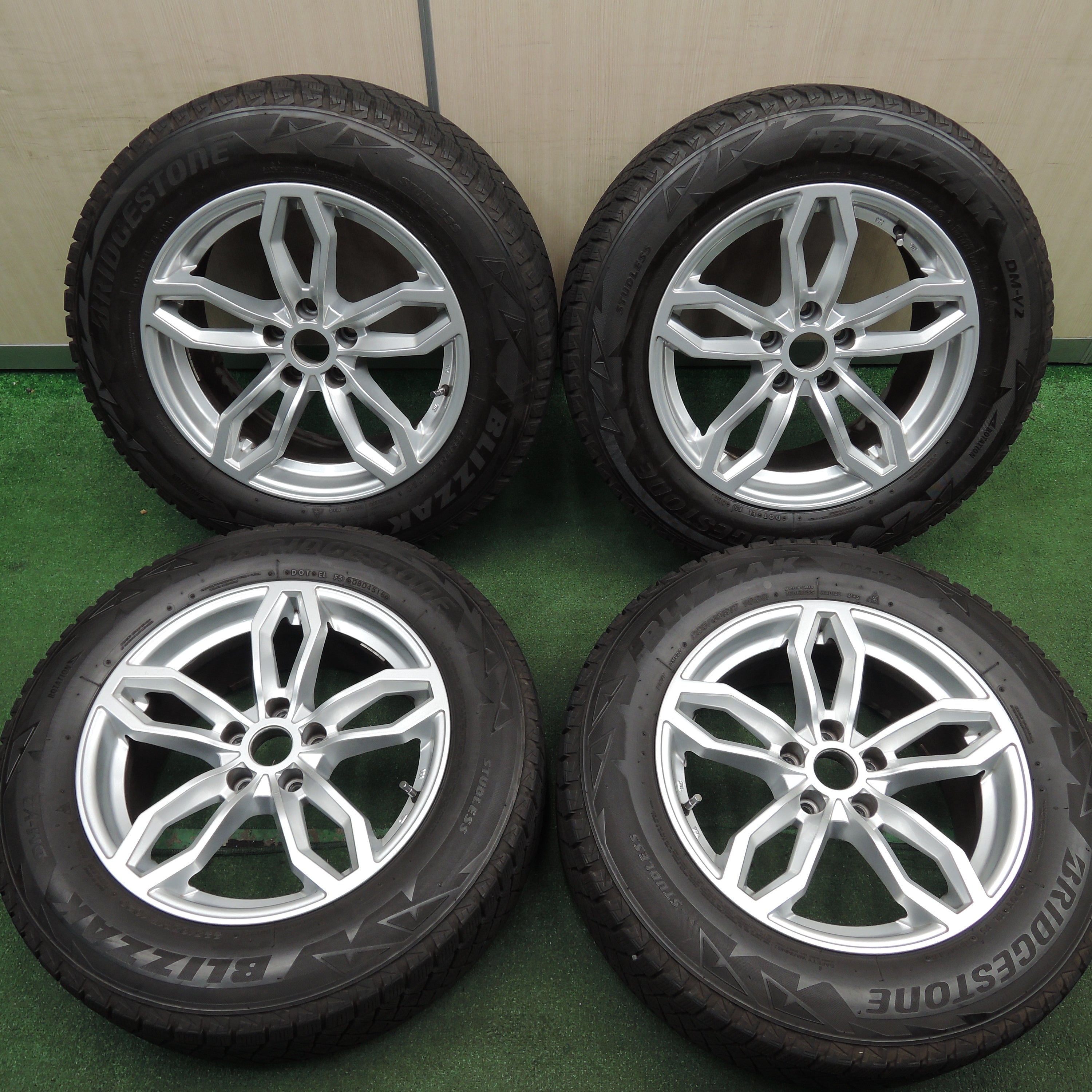 *送料無料*キレイ★ベンツ等 AGA TAS 225/65R17 スタッドレス ブリヂストン ブリザック DM-V2 17インチ  PCD112/5H★4010609HAス