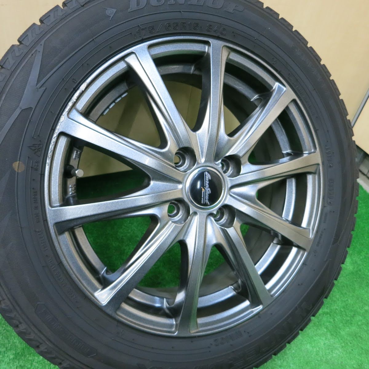 [送料無料]バリ溝！20年！綺麗！9.5分★スタッドレス 175/65R15 ダンロップ ウインターマックス WM02 EuroSpeed MANARAY SPORT 15インチ PCD100/4H★3112401イス