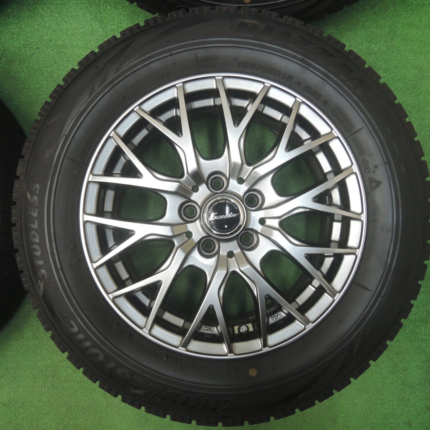 *送料無料* バリ溝！キレイ！8.5分★プリウス等 195/65R15 スタッドレス ブリヂストン ブリザック VRX Exceeder エクシーダー PCD100/5H★4020908SYス