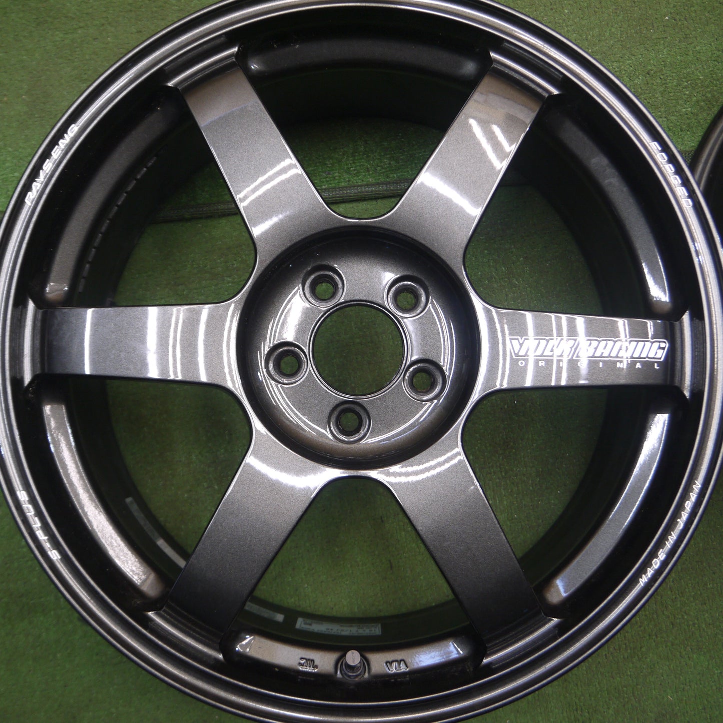 *送料無料*キレイ★RAYS VOLK RACING TE37SAGA S-plus 18インチ ホイール 18×7.5J PCD100/5H レイズ★3101304Hホ