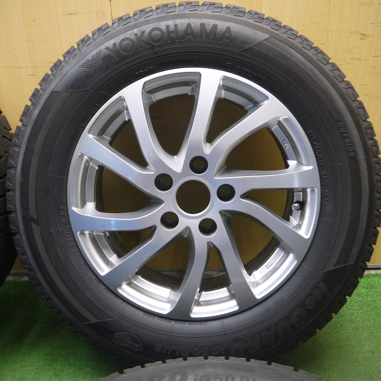 [送料無料]超バリ溝！ほぼ10分★スタッドレス 215/65R16 ヨコハマ アイスガード iG50 プラス 阿部商会 16インチ PCD114.3/5H★3101102KAス