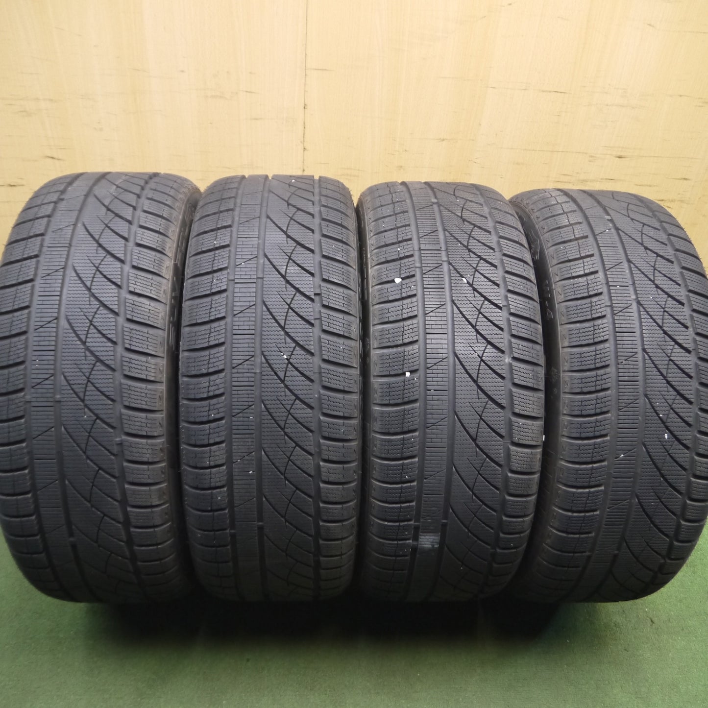 *送料無料* バリ溝！22年！キレイ！9.5分★Verthandi 235/50R18 モモ SUV POLE ヴェルサンディ ヴェルザンディ 18インチ PCD114.3/5H★4021417Hス