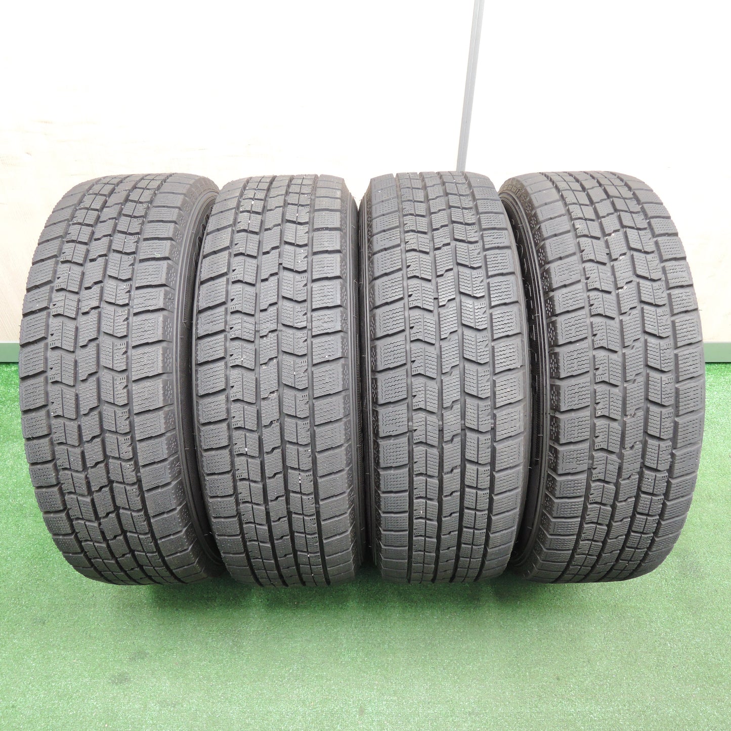 *送料無料*超バリ溝！22年！キレイ！9.5分以上★スタッドレス 205/60R16 グッドイヤー アイスナビ7 ravrion RS01 ラブリオン 16インチ PCD114.3/5H★3120803TNス