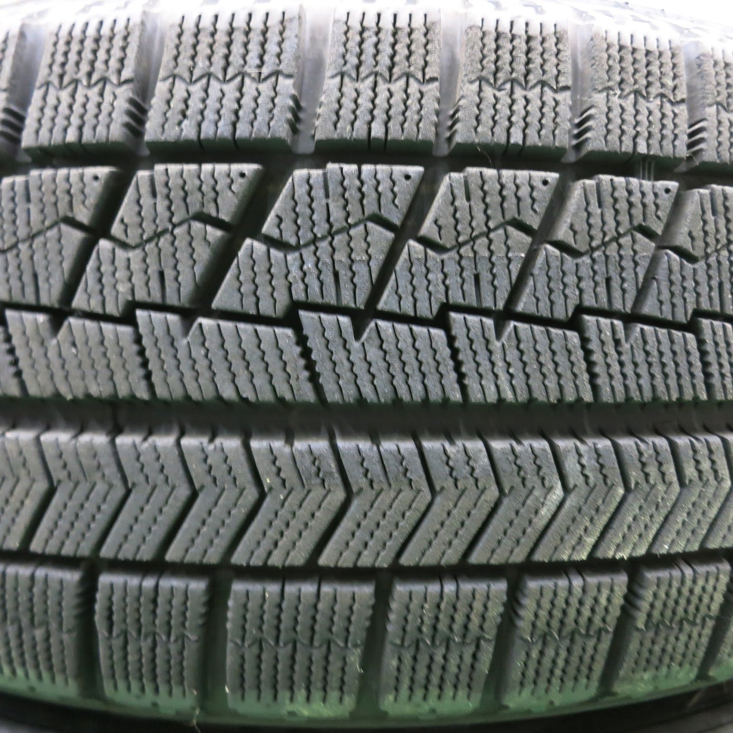 [送料無料]バリ溝！19年！綺麗！8.5分★スタッドレス 205/60R16 ブリヂストン ブリザック VRX SCHNEIDER ATECH シュナイダー 16インチ PCD114.3/5H★3062601ヒス