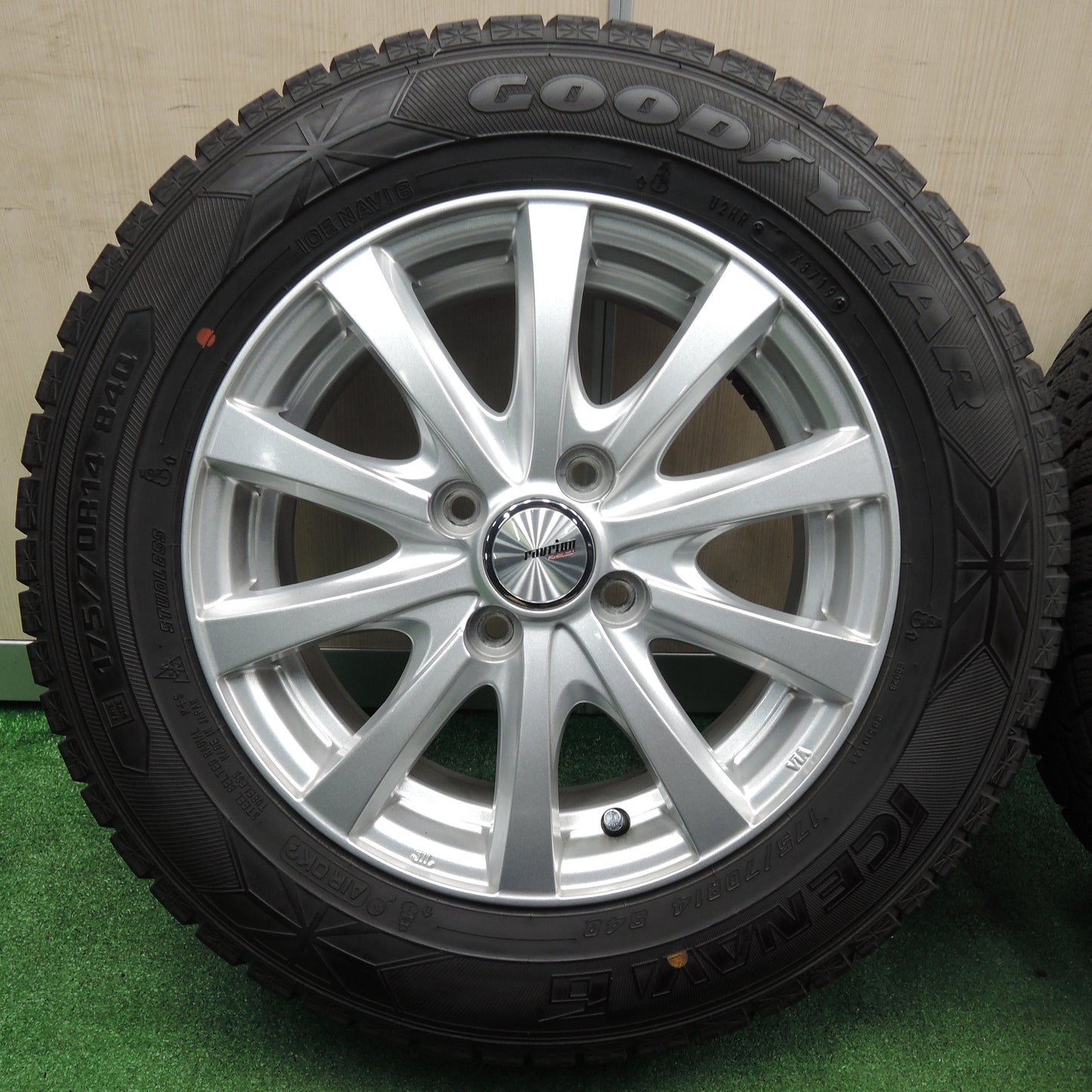 *送料無料*キレイ！19年★スタッドレス 175/70R14 グッドイヤー アイスナビ6 ravrion RS01 ラブリオン 14インチ PCD100/4H★3121303TNス