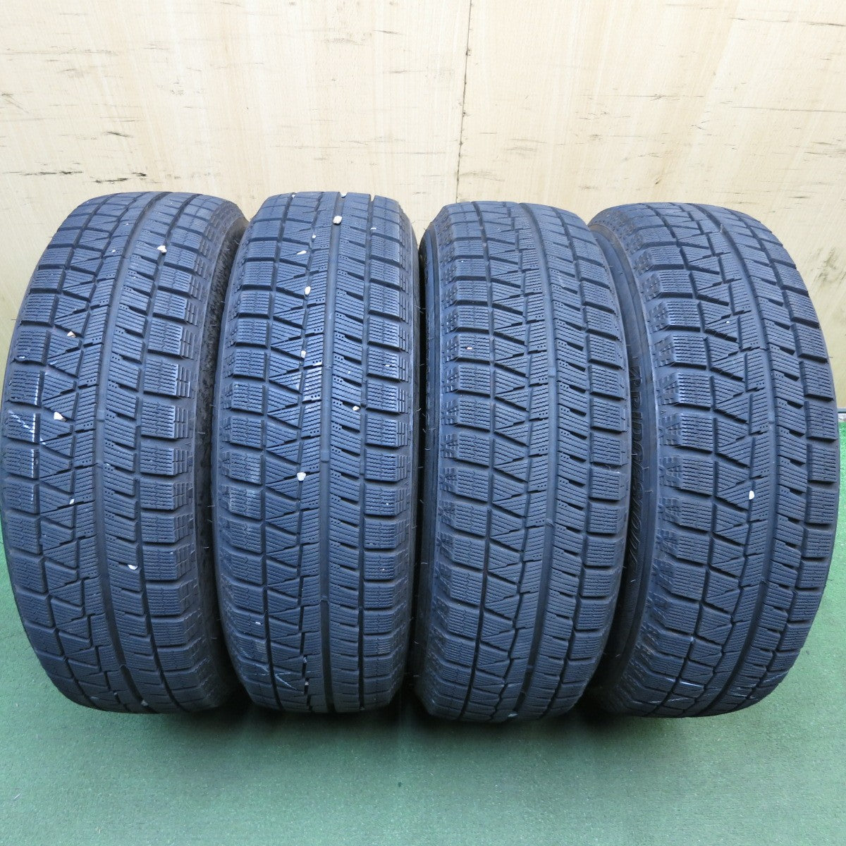 *送料無料* バリ溝！20年！9.5分★スタッドレス 195/65R15 ブリヂストン アイスパートナー2 タイヤ 15インチ プリウス セレナ ヴォクシー等★4020901KKスタ