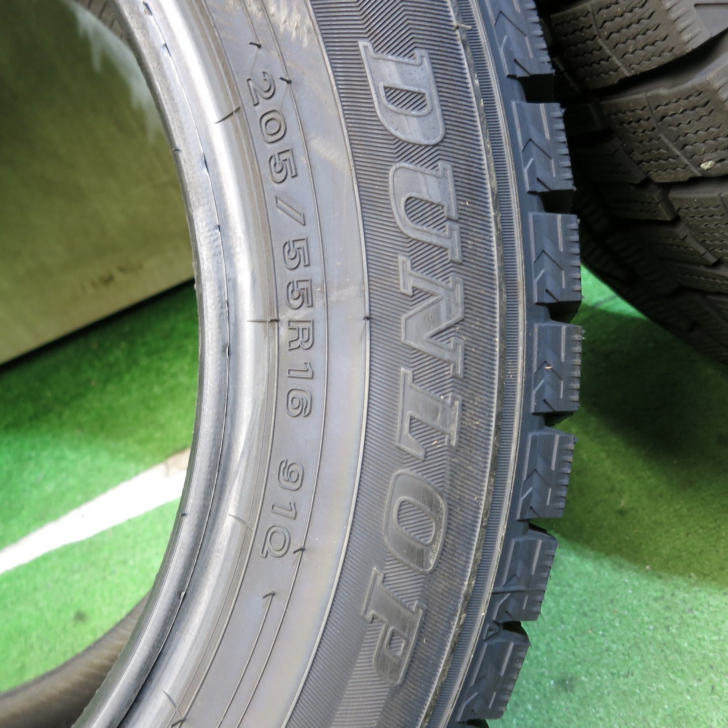 [送料無料]バリ溝！20年！ほぼ10分★スタッドレス 205/55R16 ダンロップ ウインターマックス WM02 タイヤ 16インチ レガシィ インプレッサ 等★3062111Hスタ