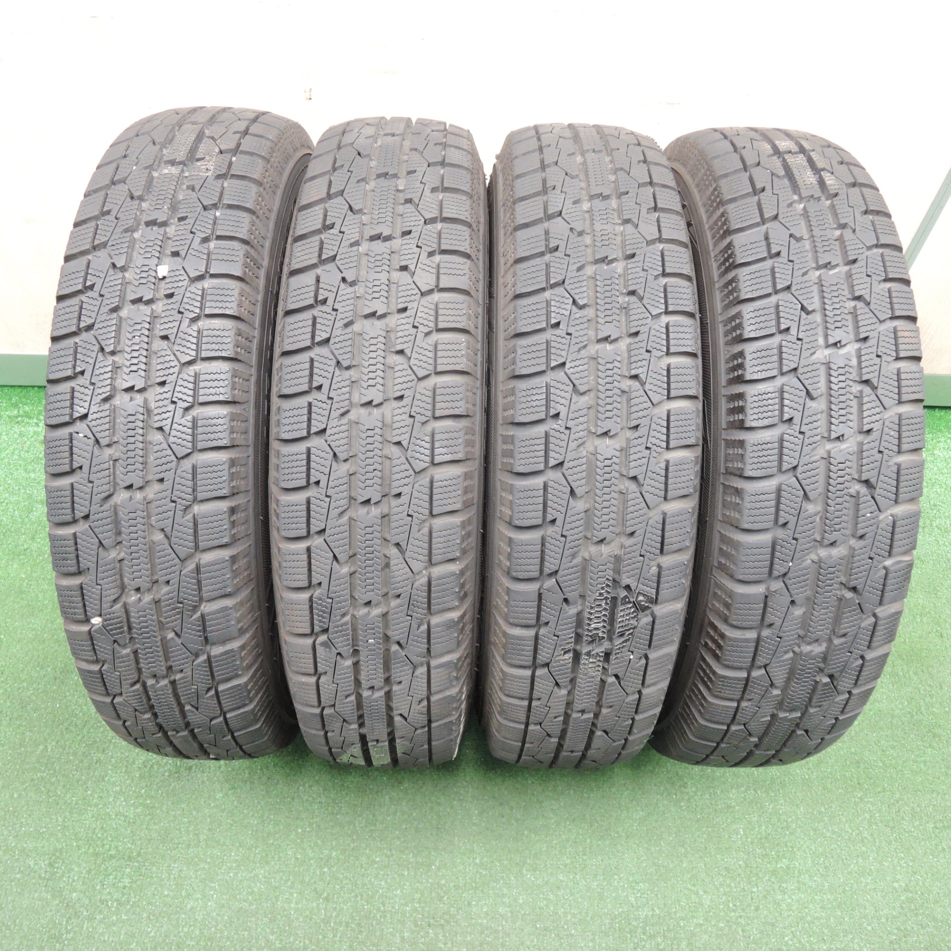 [送料無料] バリ溝！キレイ！9分★スタッドレス 145/80R13 SEIN STREET INNOVATION トーヨー OBSERVE ガリット  GIZ ザイン 13インチ PCD100/4H★4011908TNス