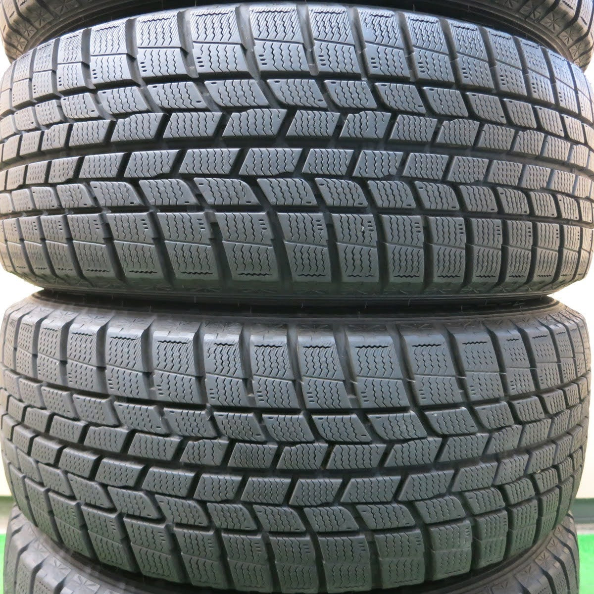 [送料無料]バリ溝！20年！キレイ！9.5分★スタッドレス 215/55R17 グッドイヤー アイスナビ6 V.E.X. VEX 社外 アルミ 17インチ PCD114.3/5H★3090907イス