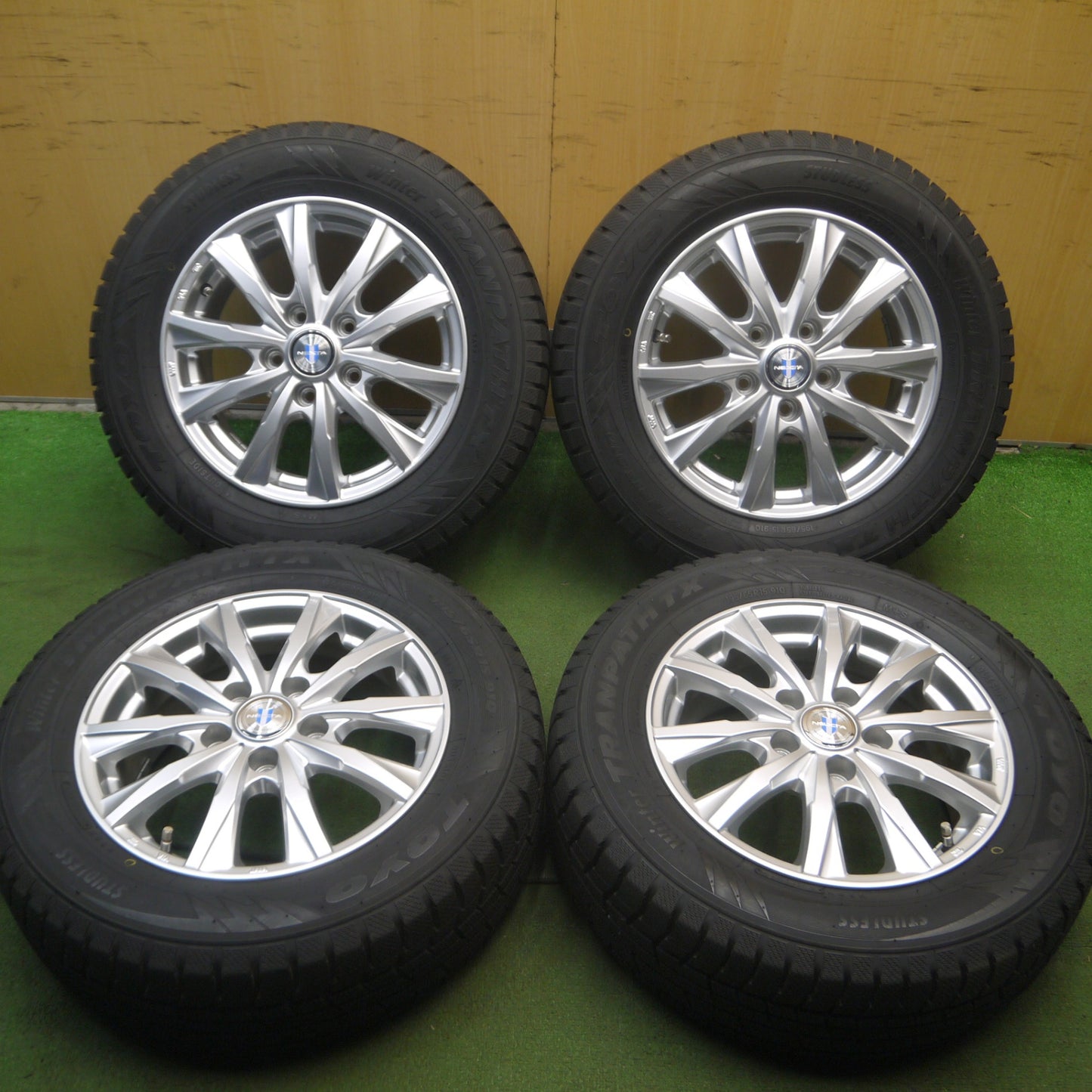 *送料無料* バリ溝！キレイ！9.5分以上★スタッドレス 195/65R15 トーヨー ウインター トランパス TX NEXTA ネクスタ 15インチ PCD114.3/5H★4020708Hス