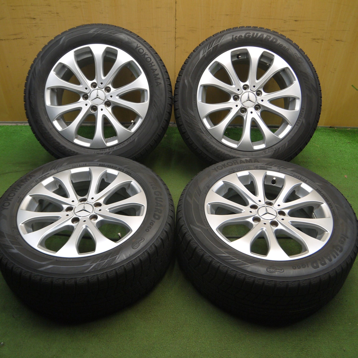 *送料無料* バリ溝！20年！キレイ！9分★ベンツ W213 Eクラス 純正 225/55R17 スタッドレス ヨコハマ アイスガード iG60 17インチ PCD112/5H★4020204Hス