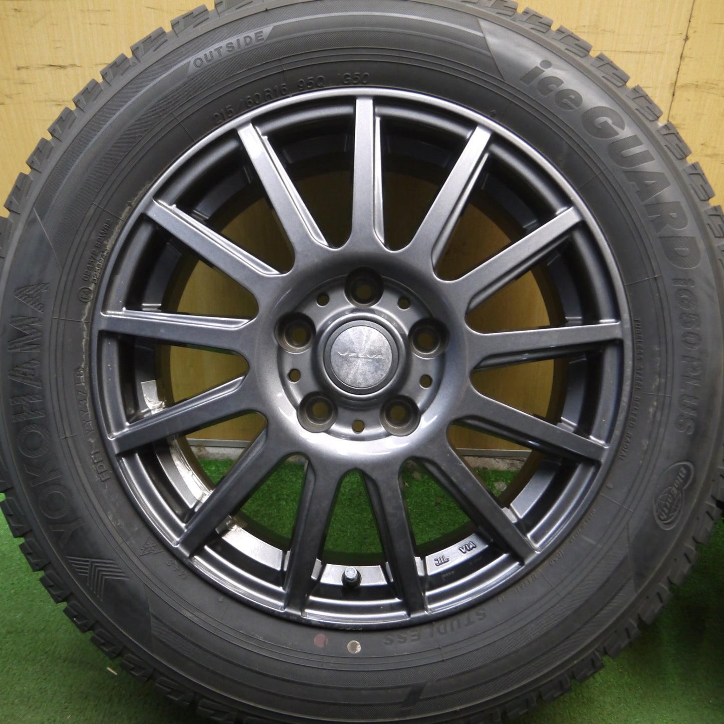 *送料無料* バリ溝！キレイ！9.5分★スタッドレス 215/60R16 ヨコハマ アイスガード iG50 プラス VELVA IGOR ヴェルヴァ 16インチ PCD114.3/5H★4021609Hス