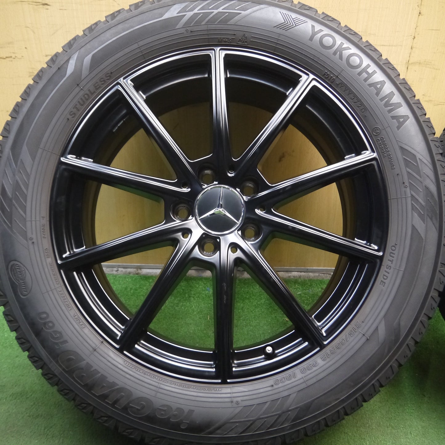 *送料無料*バリ溝！20年！キレイ！9.5分★ベンツ X247 GLB 純正 215/60R18 スタッドレス ヨコハマ アイスガード iG60 18インチ PCD112/5H★4012206Hス