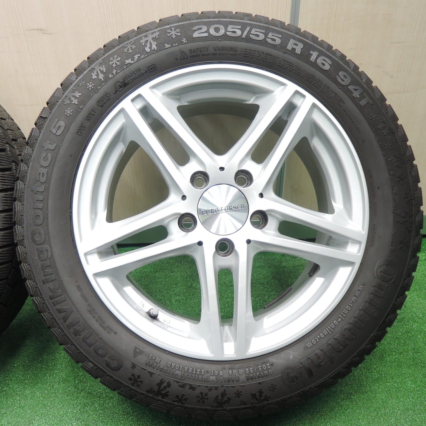 [送料無料]バリ溝！綺麗！9分★ワーゲン 等 205/55R16 スタッドレス EURO FORSCH コンチネンタル コンチバイキング コンタクト5 16インチ PCD112/5H★3092701NJス