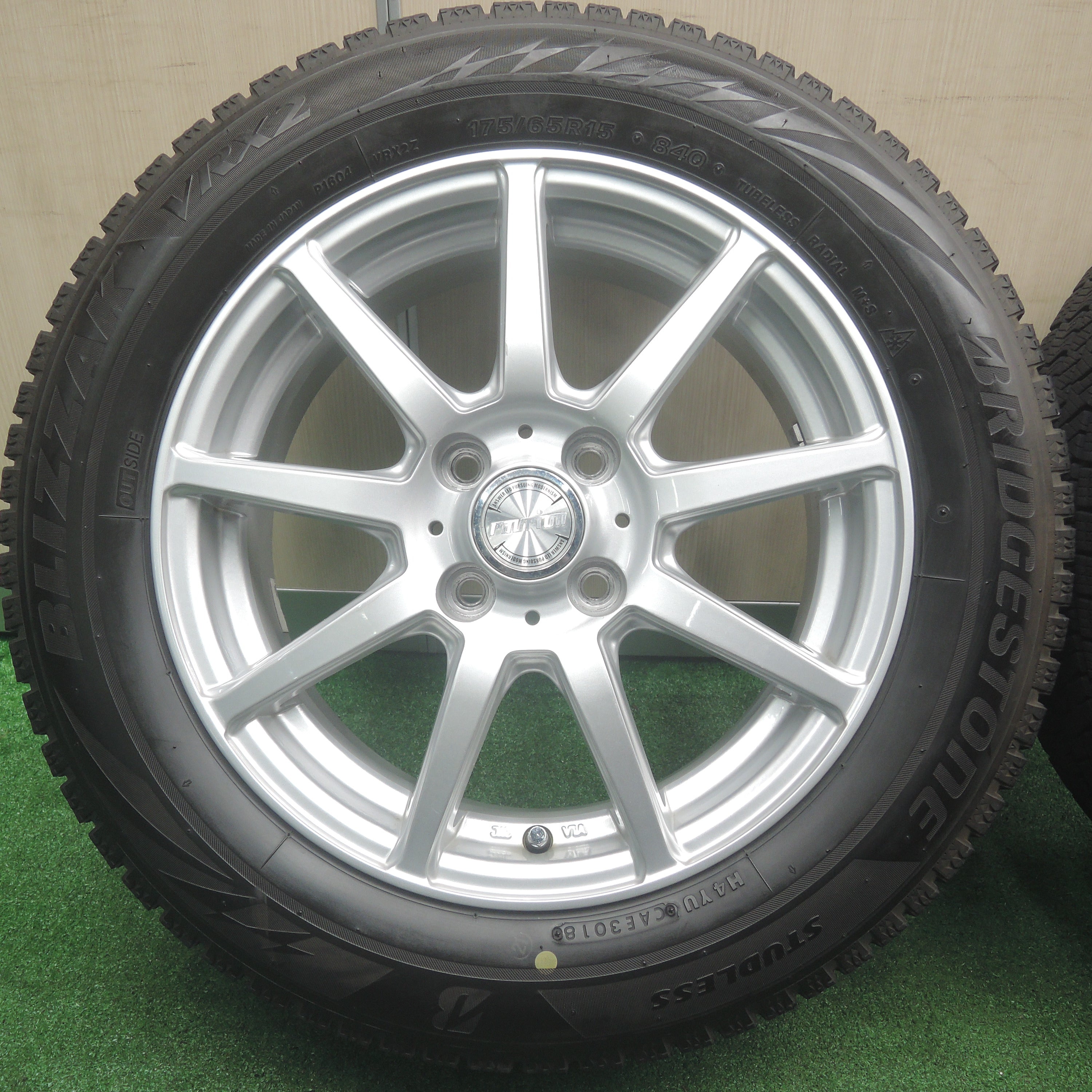 送料無料*キレイ☆スタッドレス 175/65R15 ブリヂストン ブリザック VRX2 ravrion ラブリオン 15インチ PCD10 |  名古屋/岐阜の中古カー用品・工具の買取/販売ならガレージゲット