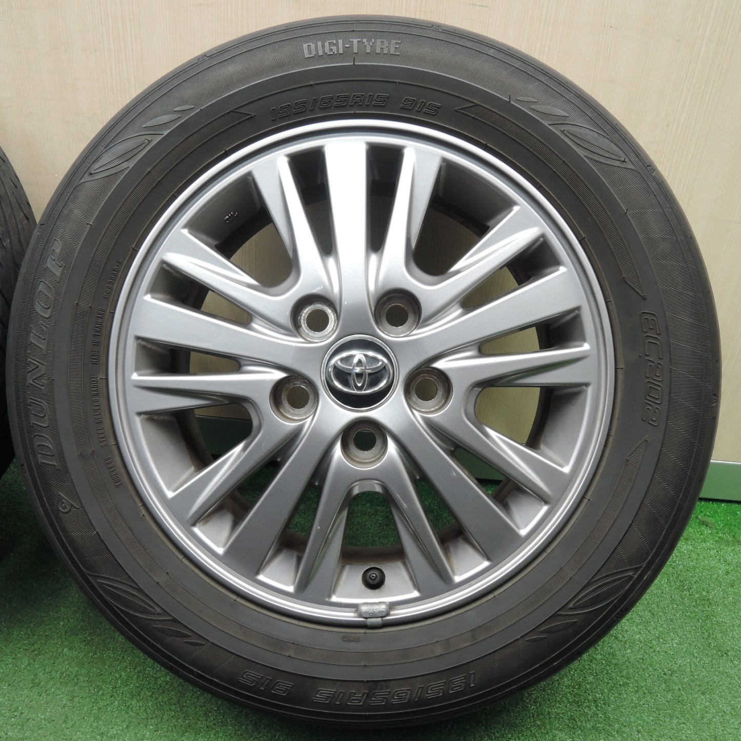 *送料無料* キレイ★トヨタ 80系 ノア ヴォクシー 純正 195/65R15 グッドイヤー DuraGrip ダンロップ EC202 PCD114.3/5H★4022307NJノ