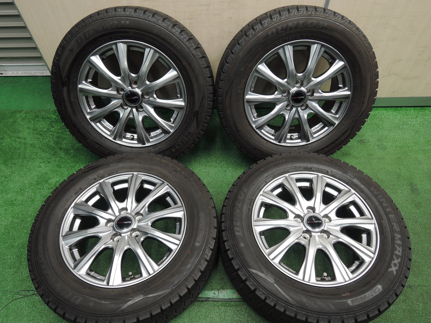 *送料無料*バリ溝！19年！キレイ！9.5分★スタッドレス 195/65R15 ダンロップ ウインターマックス WM02 LUTS 社外 アルミ 15インチ PCD100/5H★3112403HAス