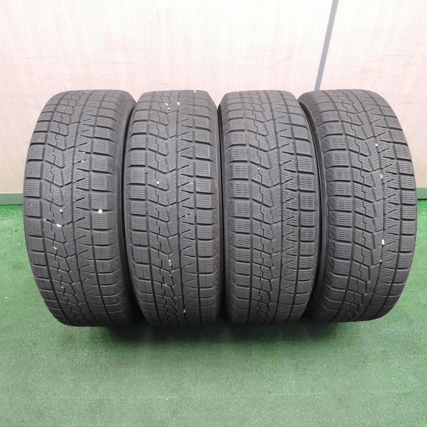 [送料無料]バリ溝！22年！ほぼ10分★スタッドレス 215/60R16 ヨコハマ アイスガード iG70 GMach 16インチ PCD114.3/5H★3112108TNス