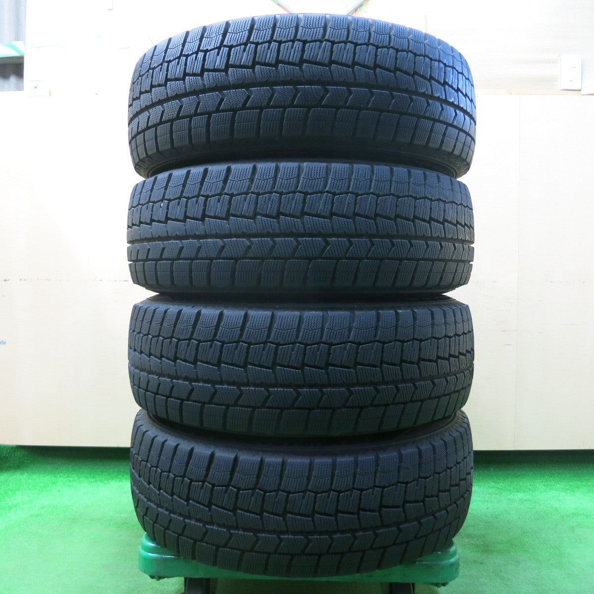 *送料無料* バリ溝！22年！キレイ！9.5分★スタッドレス 225/60R17 ダンロップ ウインターマックス WM02 TOPRUN トップラン 17インチ PCD114.3/5H★4022005イス