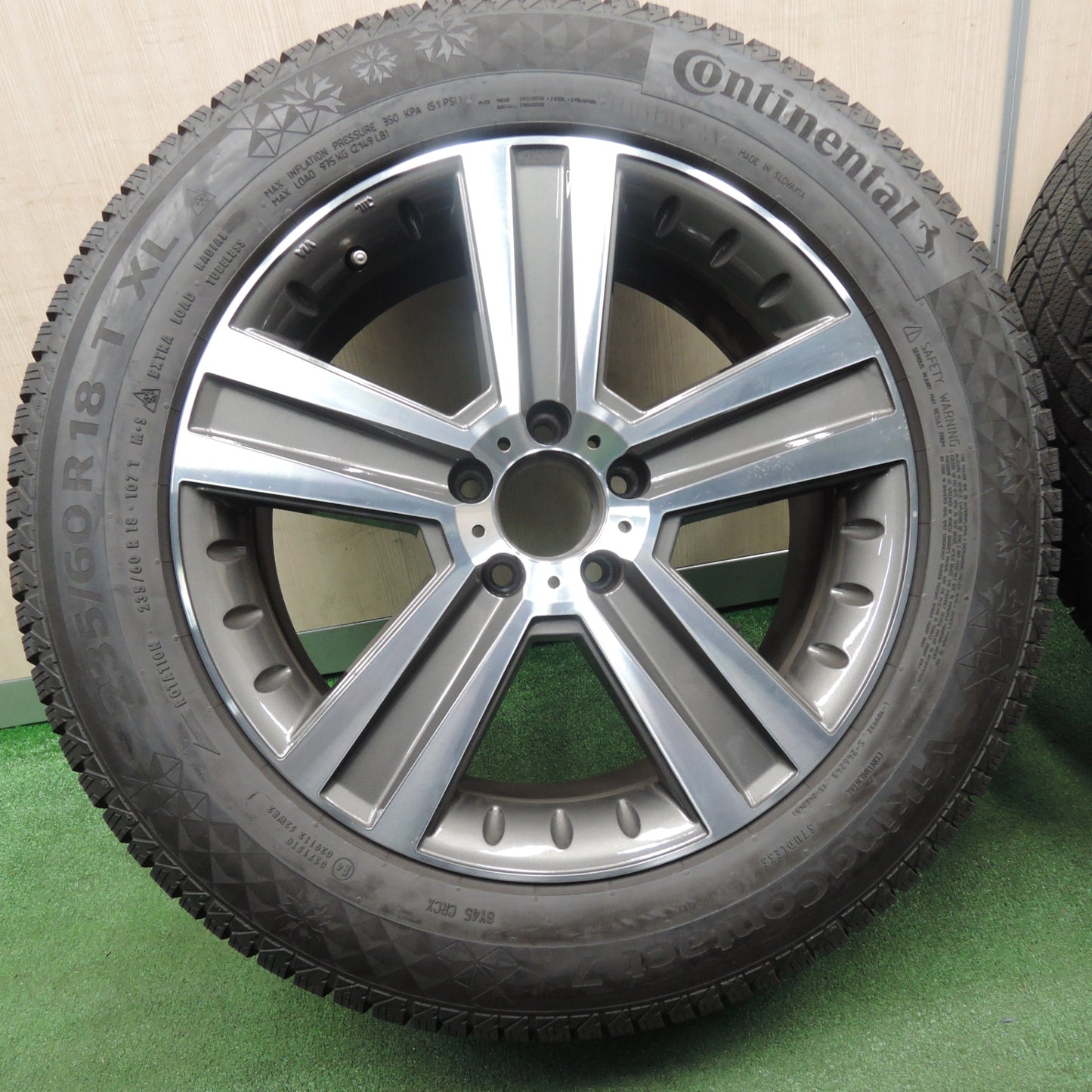 *送料無料* バリ溝！22年！キレイ！9.5分以上★ベンツ 等 EuroPremium 235/60R18 スタッドレス コンチネンタル バイキング コンタクト7 PCD112/5H★4022309NJス