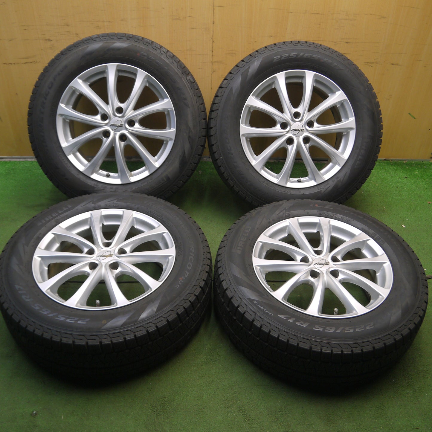 *送料無料*バリ溝！20年！9.5分★スタッドレス 225/65R17 ピレリ アイスアシンメトリコ プラス MWⅡ 17インチ PCD114.3/5H★4012702クス