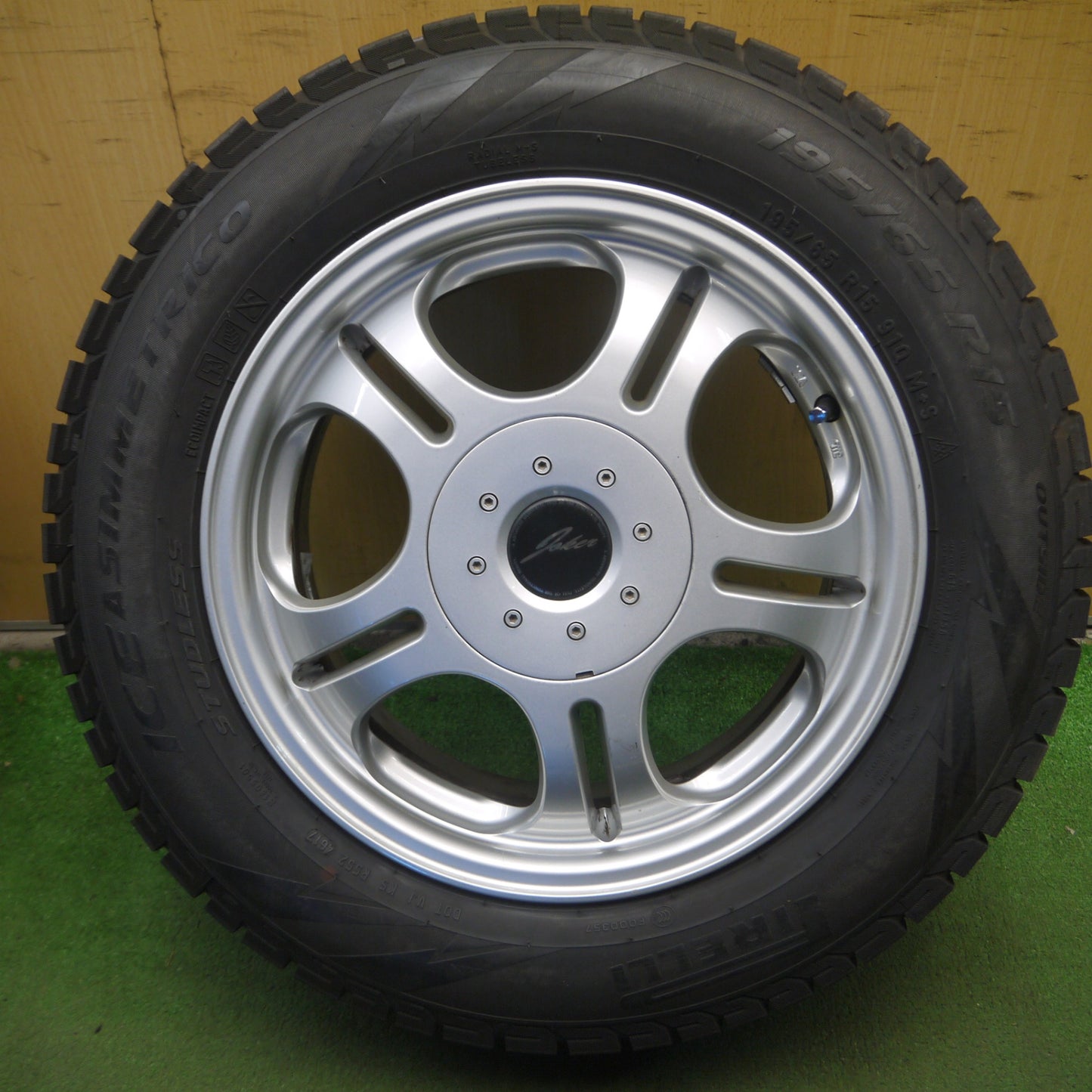 *送料無料* バリ溝！9.5分以上★スタッドレス 195/65R15 ピレリ アイスアシンメトリコ JOKER ジョーカー 15インチ PCD114.3/4H 5H マルチ★4021003ナス