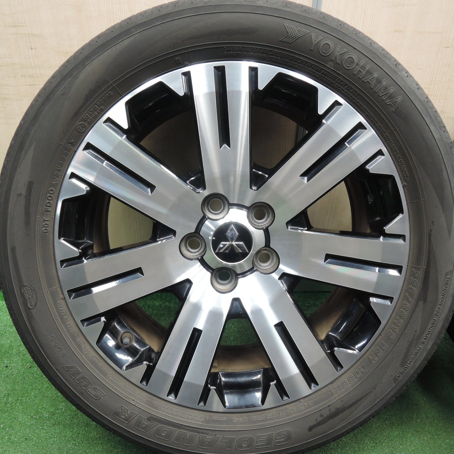 *送料無料* キレイ★三菱 デリカ D:5 純正 225/55R18 ヨコハマ ジオランダー SUV G055 G055E 18インチ PCD114.3/5H★4022202HAノ