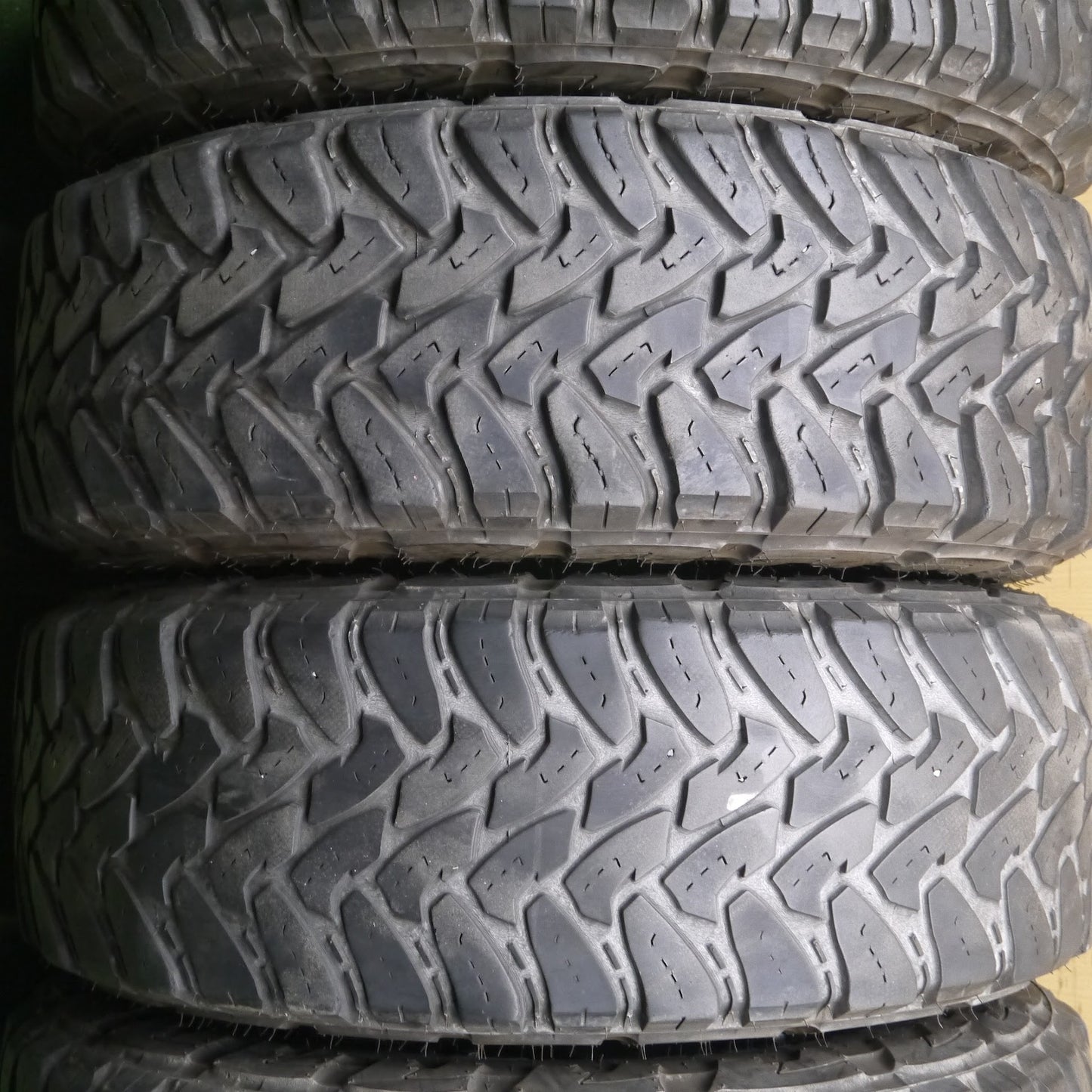 [送料無料]バリ溝！9.5分★KMC ロックスター 265/70R17 121/118P 10PR KMC ロックスター トーヨー M/T オープンカントリー PCD135 139.7/6H マルチ★3031406クノ