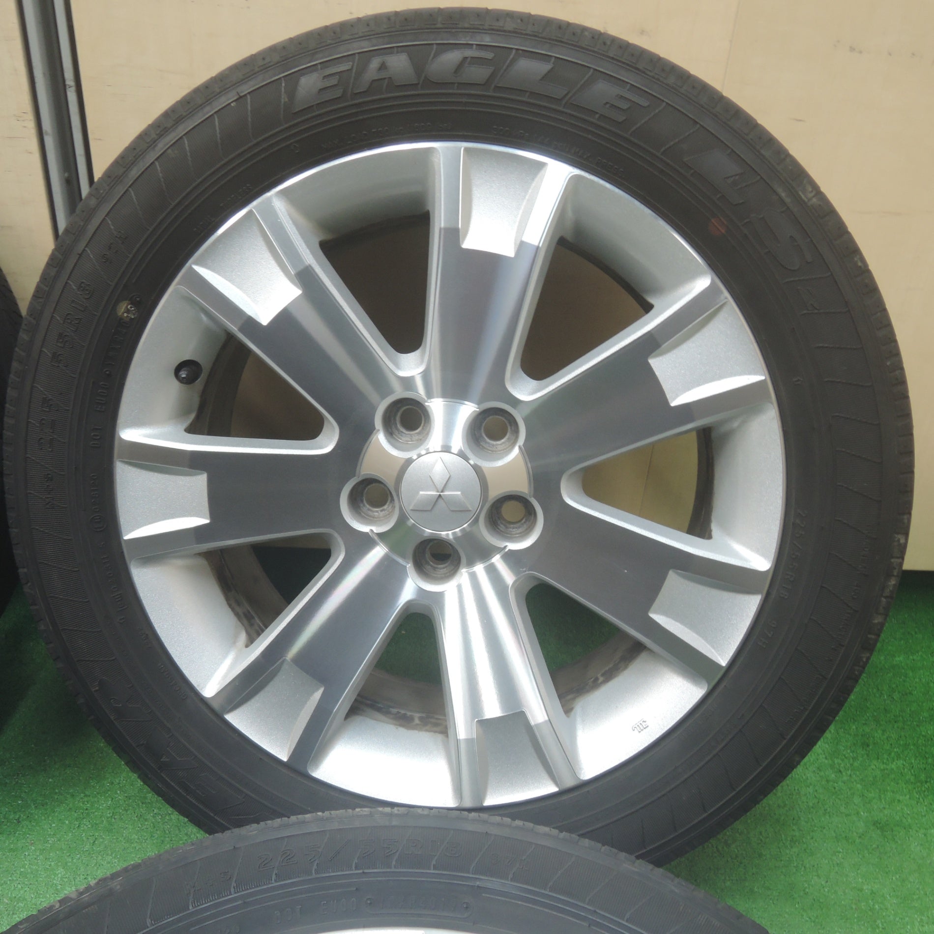 *送料無料* キレイ★三菱 デリカ D:5 純正 225/55R18 グッドイヤー イーグル LS2 18インチ  PCD114.3/5H★4022107SYノ