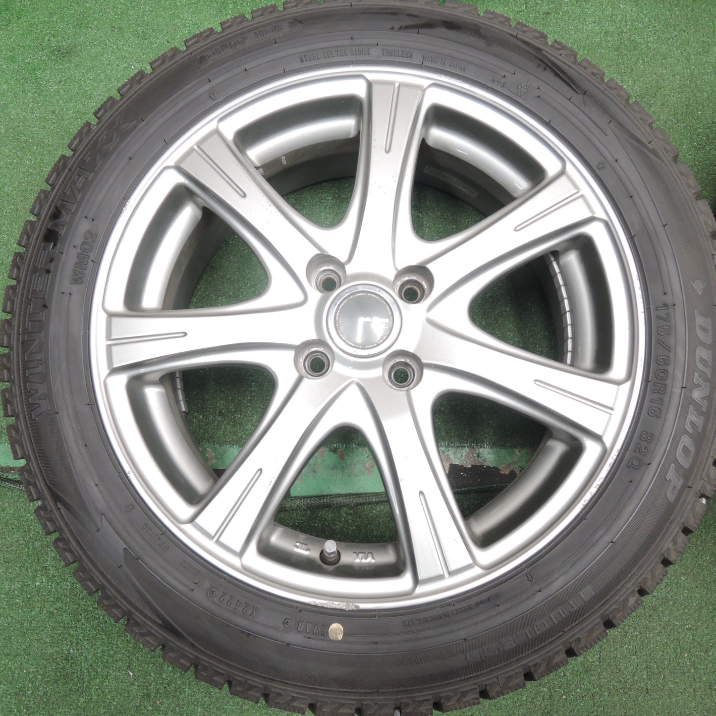 *送料無料* バリ溝！22年！ほぼ10分★スタッドレス 175/60R16 ダンロップ ウインターマックス WM02 MiLLOUS RE ミルアス 16インチ PCD100/4H★4022306HAス