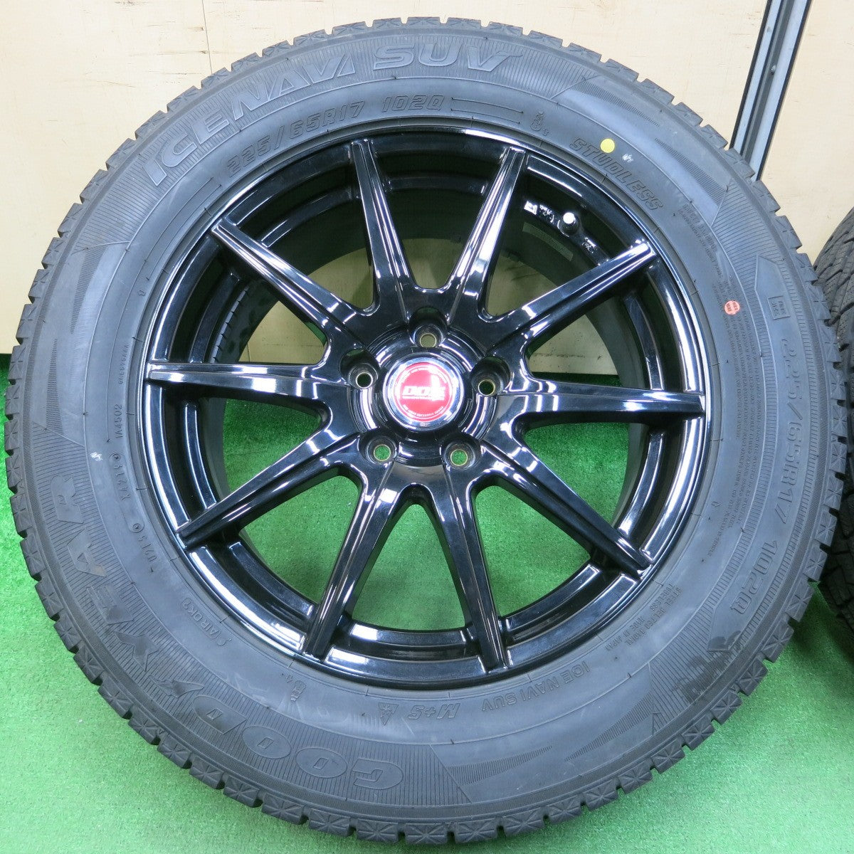 *送料無料* バリ溝！キレイ！9.5分★スタッドレス 225/65R17 グッドイヤー アイスナビ SUV D.O.S. DOS 17インチ PCD114.3/5H★4021709イス