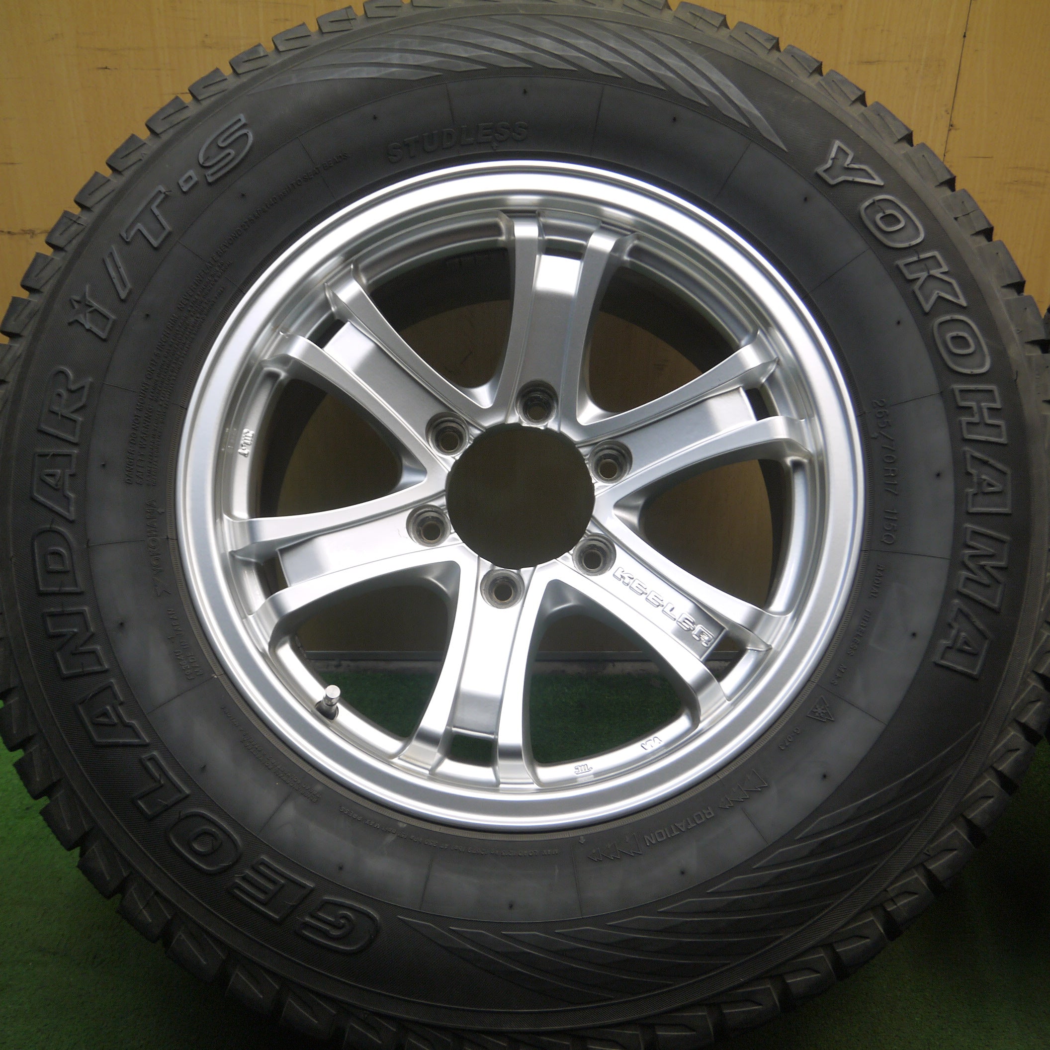 *送料無料*バリ溝！キレイ！9分★スタッドレス KEELER キーラー 265/70R17 ヨコハマ ジオランダー i/T-S 17インチ  PCD139.7/6H★3121516Hス