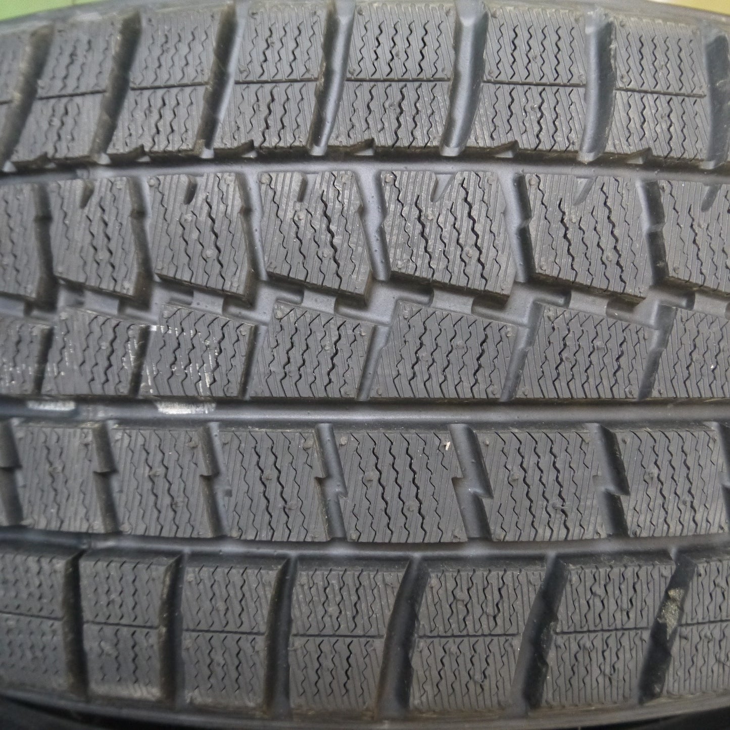 *送料無料*ほぼ未使用★スタッドレス 225/45R18 ダンロップ ウインターマックス WM01 タイヤ 18インチ レヴォーグ オデッセイ 等★3112804Hスタ