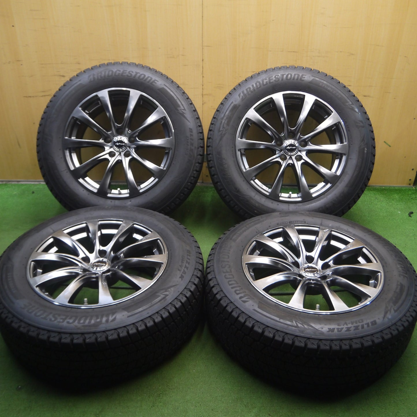 *送料無料* 超バリ溝！21年！キレイ！9.5分以上★Lefinada motion2 MiD 235/65R18 スタッドレス ブリヂストン DM-V3 レフィナーダ PCD114.3/5H★4022113Hス