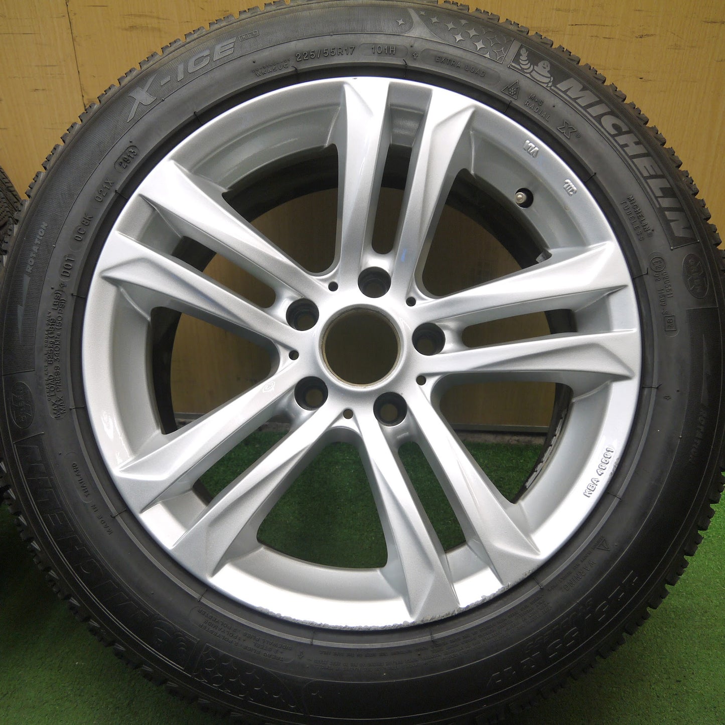 [送料無料]バリ溝！9分★BMW 等 MAK 225/55R17 スタッドレス ミシュラン X-ICE XI3 17インチ PCD120/5H★3080701Hス