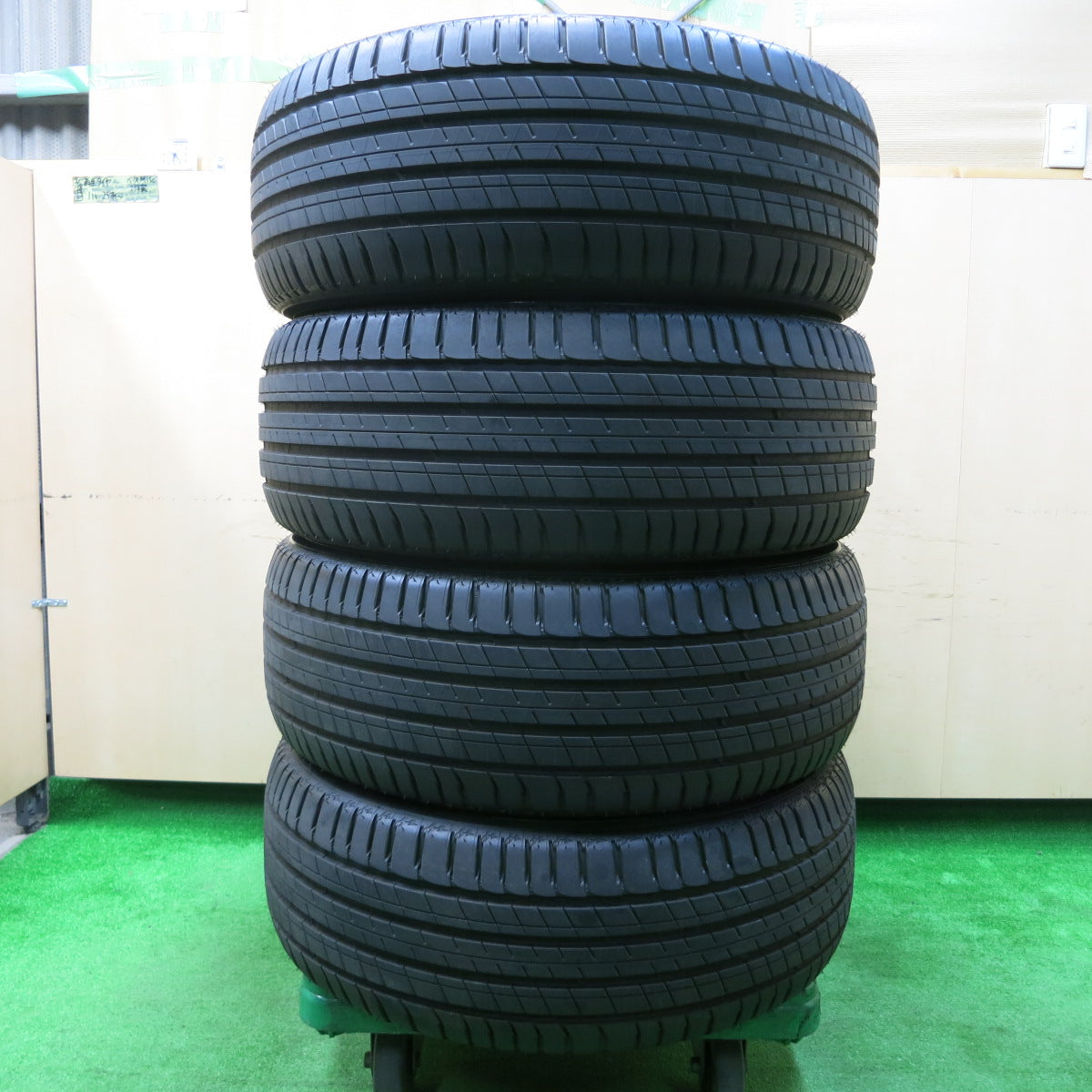 *送料無料*新車外し！23年★235/55R19 ミシュラン LATITUDE Sport3 タイヤ 19インチ ベンツ ボルボ 等★3112512イノタ